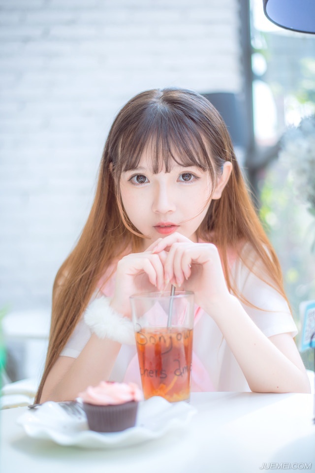 “老爷，有什么吩咐？”管家有些战战兢兢地看着面色难看的刘璝。